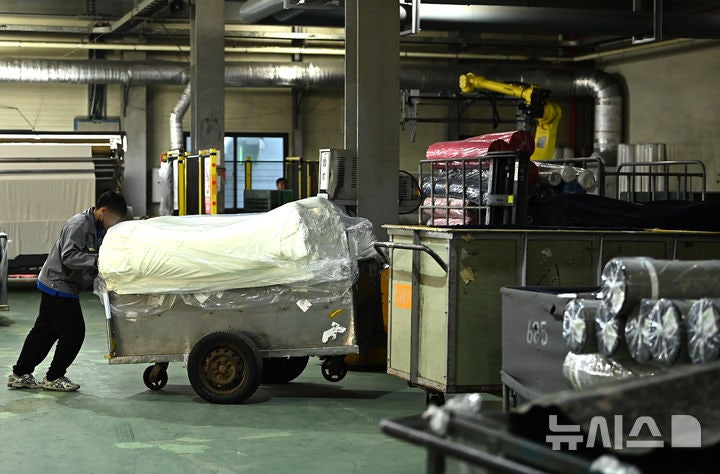 중기 "1만2000원? 공장 못 돌려"…최저임금 동결 촉구