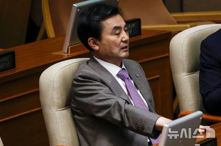 '안규백 탄핵' 국회 청원 15만명 넘겨…與 "발목잡기" vs 野 "즉각경질"