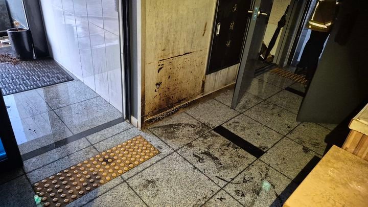 전주 한 호텔서 방화 추정 화재…3명 화상