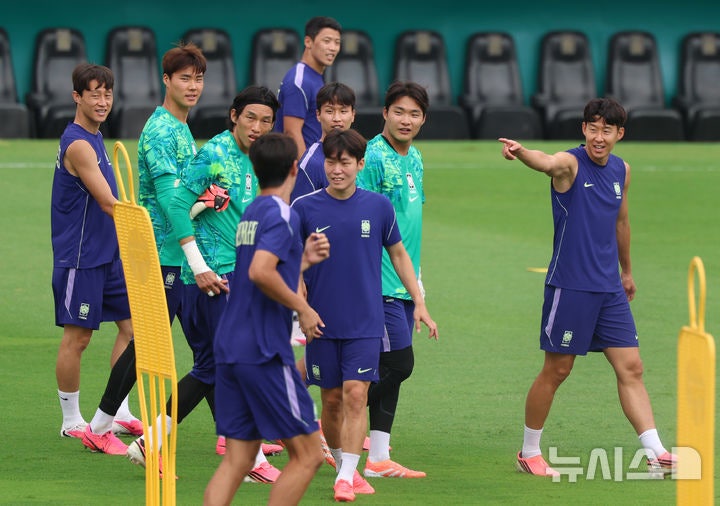 'BBC 문어' 서튼 "<b>한국</b>, <b>남아공</b>전 2-0 승리 예상"[월드컵24시]