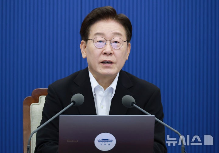 李, 반도체·AI 데이터센터·피지컬 AI 투자 회의 주재…1000조원 ...