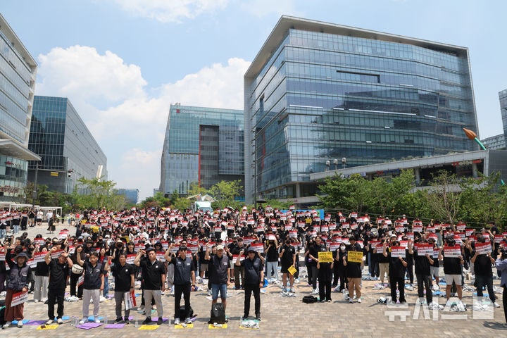 "오늘 하루 일 안 합니다"…<b>카카오 노조</b> '로그아웃 데이' 돌입(종합)