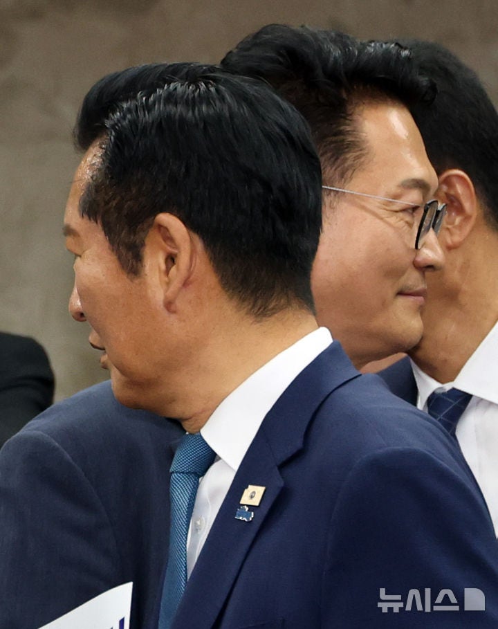 <b>정청래</b>·<b>송영길</b>, '노무현 적통' 놓고 <b>충돌</b>…"鄭, 장례식에 참석도 못 해...