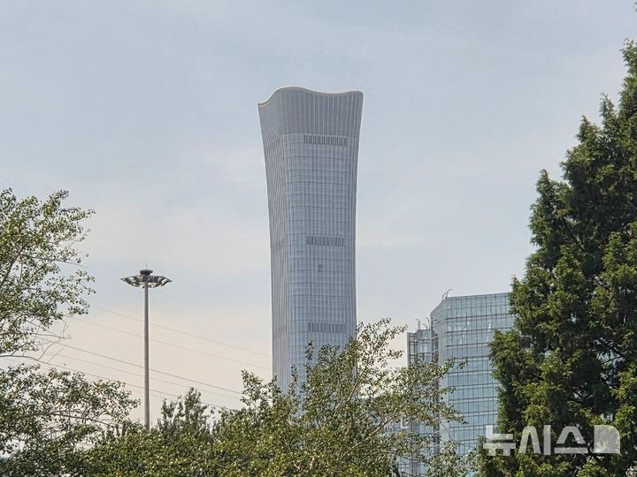 경비행기 베이징 최고층건물 충돌에…"中, 전국 비행훈련 등 중단"(종합)