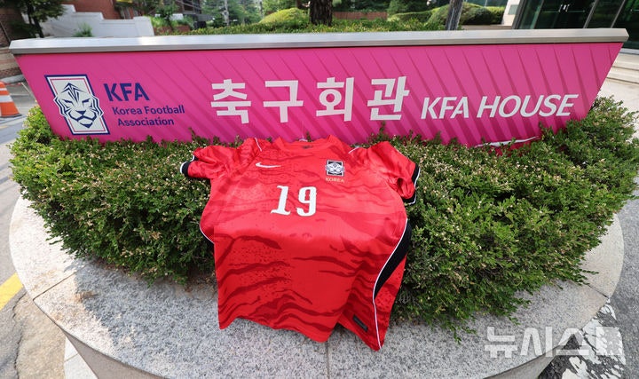 BBC "한국 축구, 일본에 뒤처졌다…월드컵 실패 전환점 삼아야"[월드컵24시]