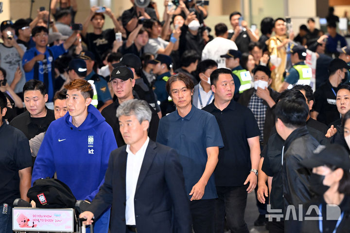 홍명보 전 감독 규탄하는 시민들