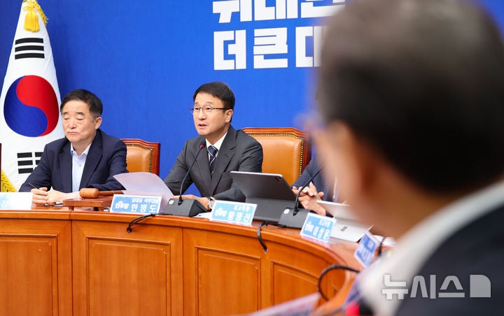 발언하는 한병도 당 대표 직무대행 겸 원내대표