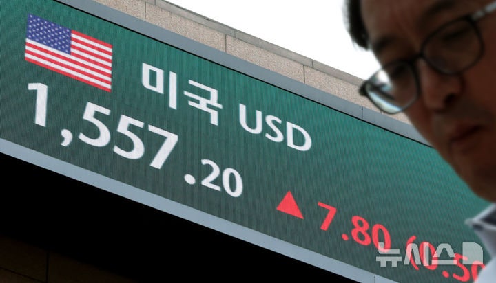 1550원 폭주하는 환율…'달러 곱버스' 개미들 울상