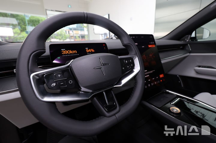 스웨덴 감성 듬뿍 담은 플래그십 전기 SUV 폴스타3 실물 공개