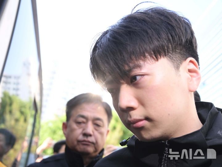 "통상 절차"라던 경찰, 장윤기 사건 수사팀장 체포 뒤 침묵