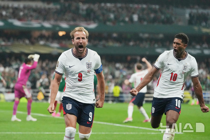 10명 뛴 잉글랜드, 개최국 멕시코 3-2 꺾고 8강 진출[월드컵24시]