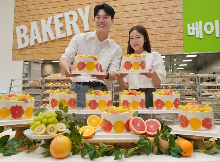 "생과일 1㎏ 올렸다" 신세계푸드, '생과일 한가득 케이크' 선봬
