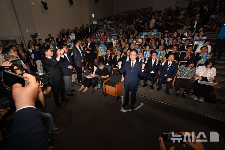 당대표 <b>출마 선언</b> <b>김민석</b> 전 총리