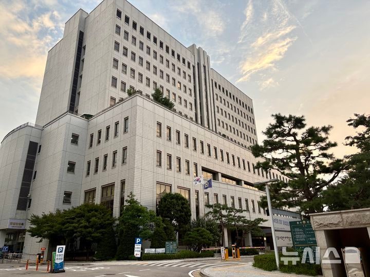 구로구 모친 살해 <b>조현병</b> 20대, 1심 징역 12년…"범행 잔혹"