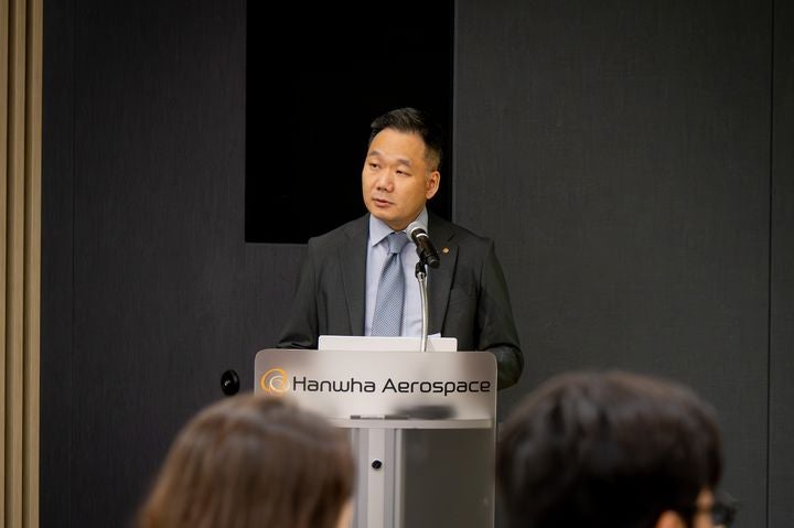 "미사일 넘어 무인기까지"…<b>한화에어로</b>, 국산 '장수명 <b>항공엔진</b>' 최초 ...