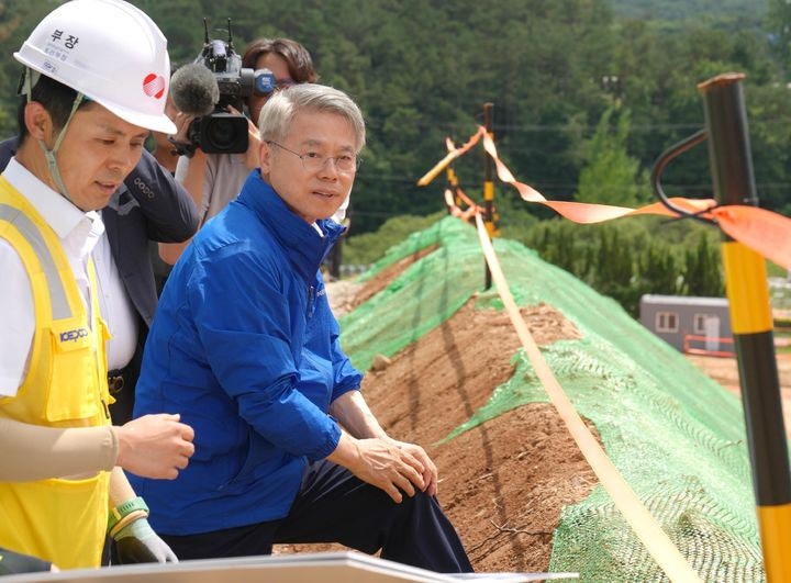 [전남광주=뉴시스] 민형배 전남광주통합특별시장이 7일 오후 신장성변전소 건설현장을 점검하고 있다.(사진 = 전남광주통합특별시 제공).2026.07.07.*재판매 및 DB 금지