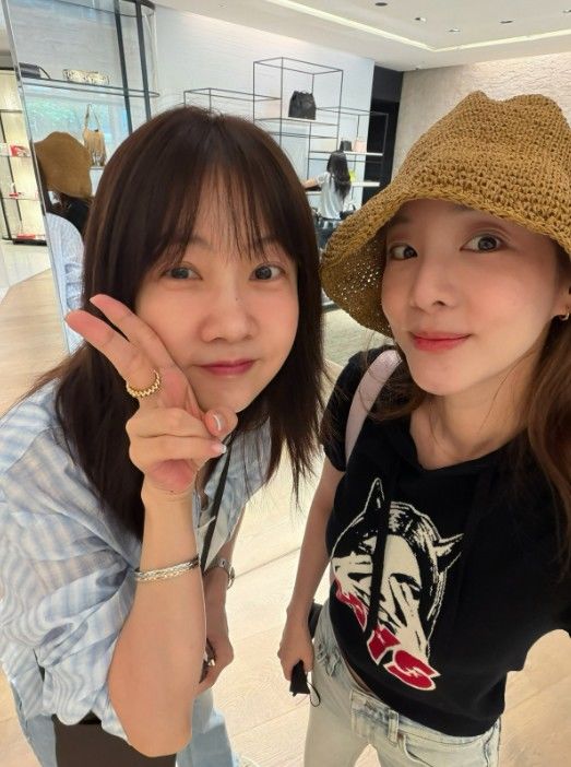 42세 산다라박 55세 <b>박소현</b>, <b>나이</b> 잊은 동안 투 샷