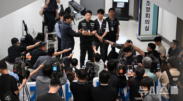 '<b>지역화폐</b> <b>성과급</b>' <b>법안</b> 결국 철회…삼성전자 노조 "당연한 결과"