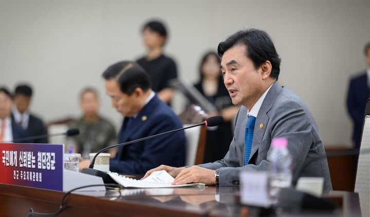 <b>국방부</b>, 안규백 탈영 주장에 "명백한 허위…퇴임 후 기록 정정청구"