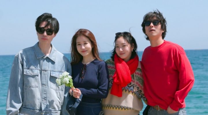 '<b>도깨비</b>' <b>10주년 여행</b>, 오늘 3회…김고은 끝내 눈물
