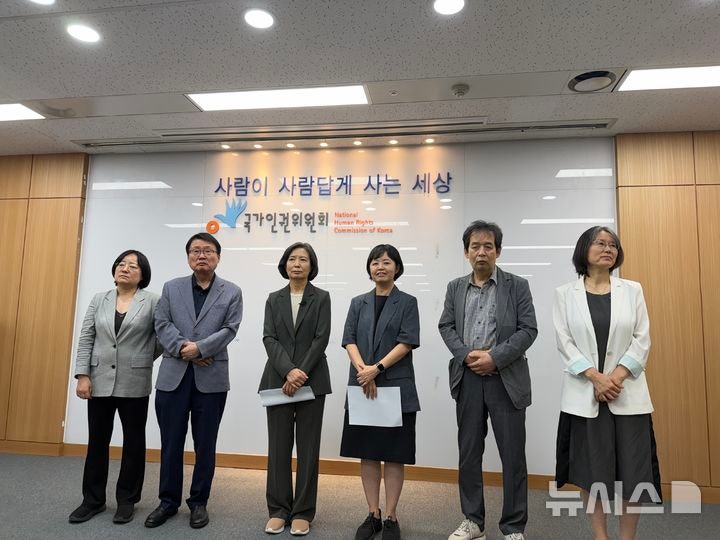 <b>인권</b>위 '尹 방어권 권고안 폐기' 상정 불발…위원 6명 "<b>안창호</b> 사퇴해야...