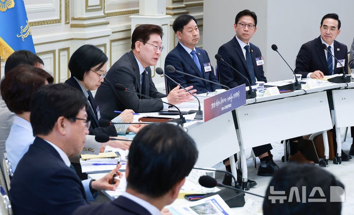정부, <b>내년 예산 800조</b>+α 편성…3대 메가프로젝트 최우선