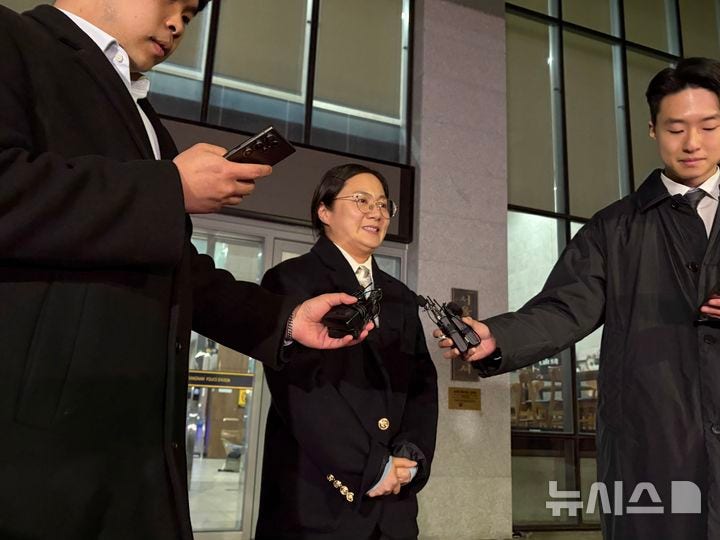경찰, '미등록 기획사 운영 의혹' <b>박나래 검찰 송치</b>