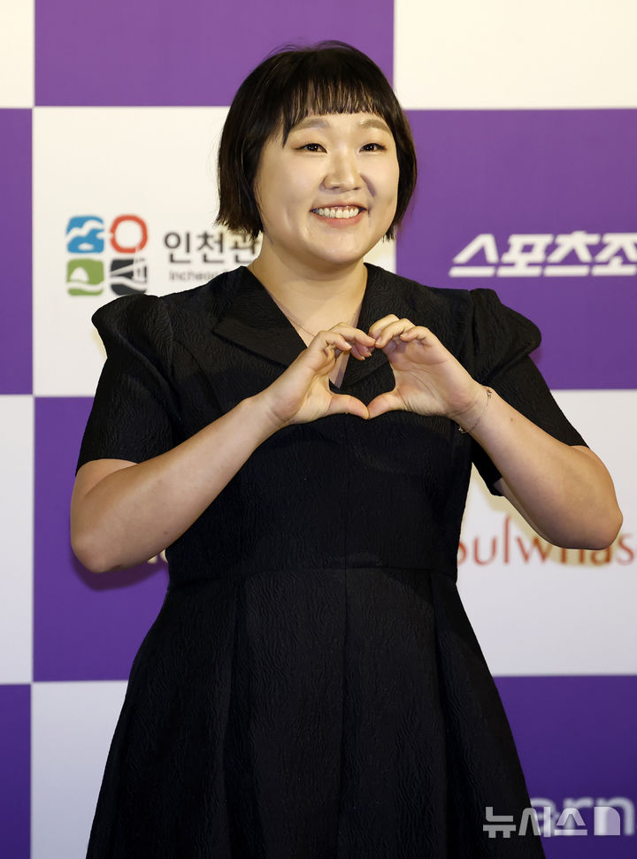 <b>이수지 성대결절 수술</b>…"충분히 회복 후 복귀"