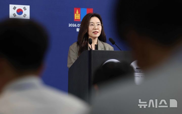李 지시로 청소용역 전수<b>조사</b>…<b>환경미화원 임금</b> 과소지급 1100여건 적발