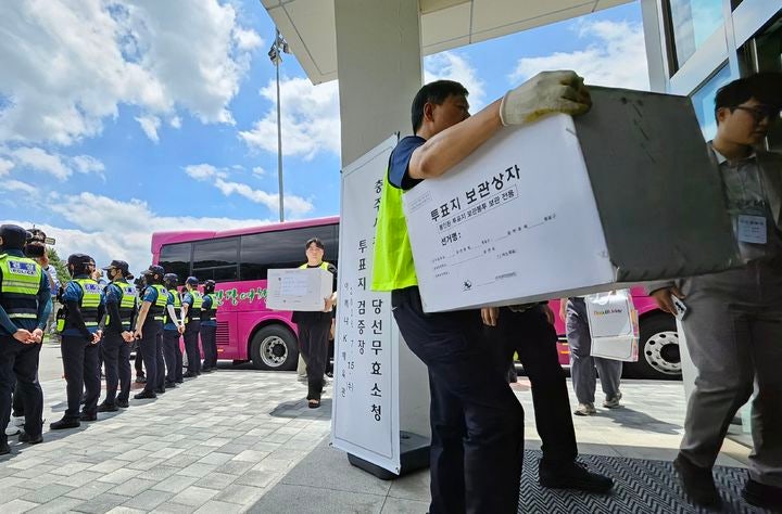 '124표차' <b>충주시장</b> 선거 결과 뒤집힐까…충북선관위, <b>재검표</b> 시작