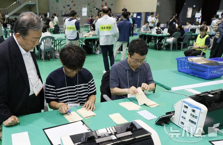 <b>충주시장</b> <b>이동석</b> 현 <b>시장</b> 당선 유지…재검표서 2표 변동