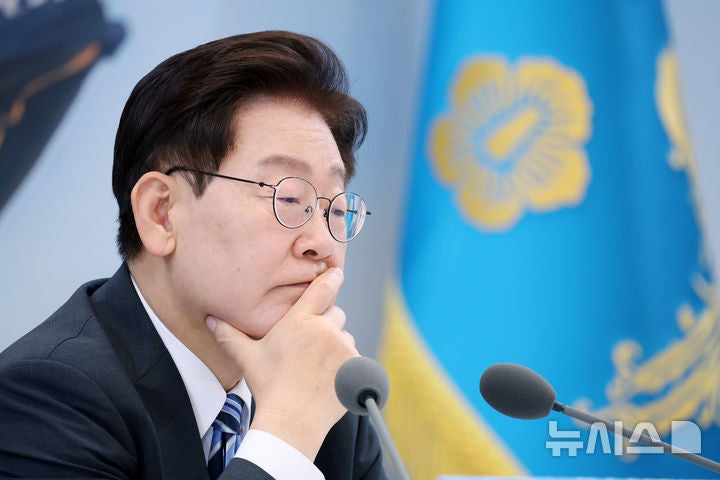 이 대통령, <b>삼전닉스 레버리지 ETF</b>에 "보완대책 신속히 마련하라"