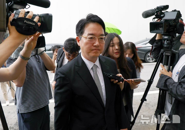 '내란 가담 의혹' <b>심우정</b> 전 검찰총장, 구속<b>심사</b> 출석…"소상히 설명"