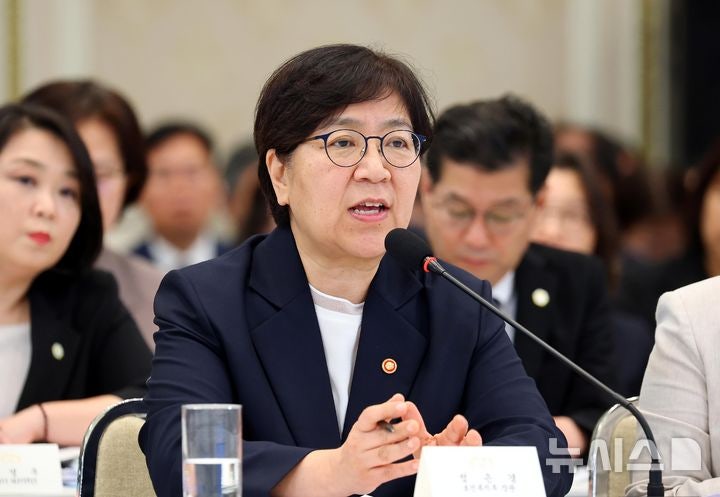 기초연금 지급 기준 70% 룰 깨지나…정은경 장관이 꺼낸 '중위소득' 카드