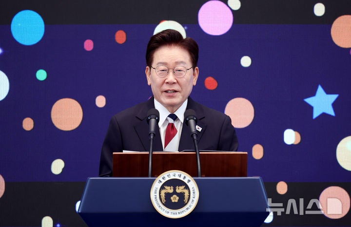 <b>이재명</b> 대통령, "<b>헌법 존중</b> 사회 만들어야" [뉴시스Pic]