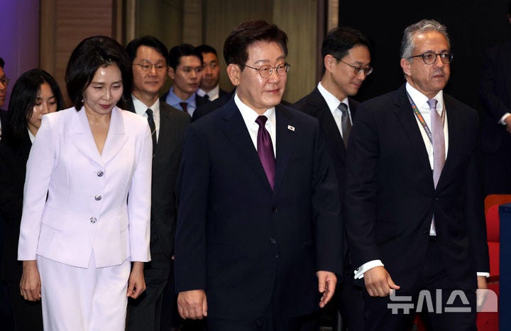 <b>이 대통령</b> "<b>문화</b> 힘으로 인류 유산 지키고 세계평화에 기여…백범 김구...