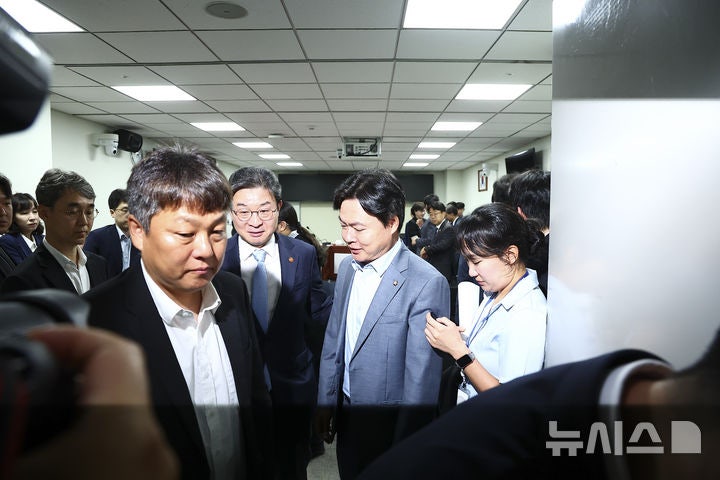 정부 대책 <b>발표</b>에도…삼전·닉스 레버리지 ETF 거래대금 12조 돌파(종합...