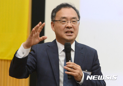 체육회 인준…축구협회, <b>이용수 부회장</b> 직무대행 체제