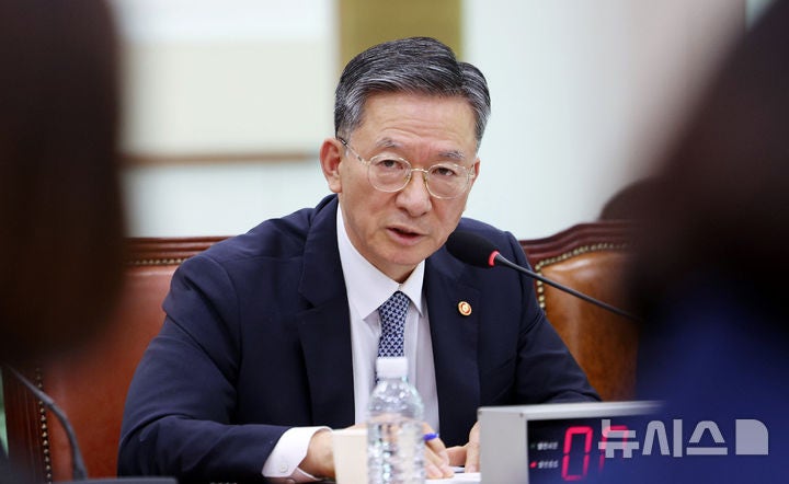 정성호 <b>법무부 장관</b> 사의 표명…이재명 대통령 만류