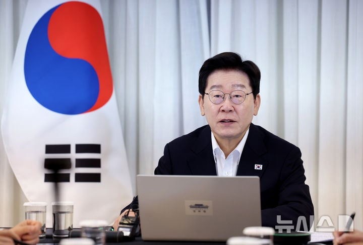 브라질 순방 중 화상회의 연 이 대통령, "중수청 개청 준비 만전 기해라"