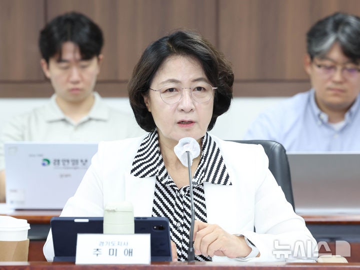 <b>추미애</b>의 건의…"평화경제특구, <b>남북협력사업</b>으로 승인"