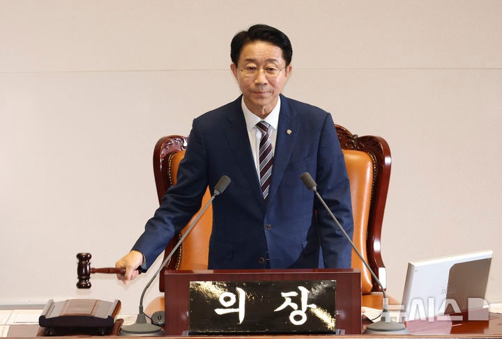 조 의장 "여야 협의로 <b>개헌</b>특위 구성…내년에 <b>개헌 논의</b> 본궤도"