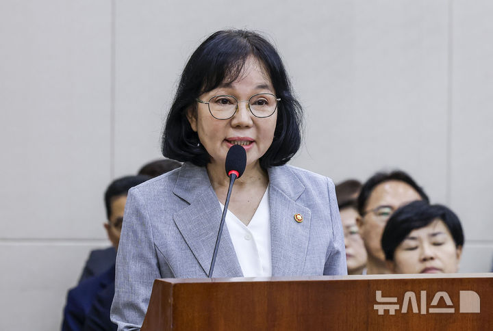 [서울=뉴시스] 정병혁 기자 = 송경희 개인정보보호위원회 위원장이 28일 서울 여의도 국회에서 열린 정무위원회 전체회의에서 업무보고를 하고 있다. 2026.07.28. jhope@newsis.com