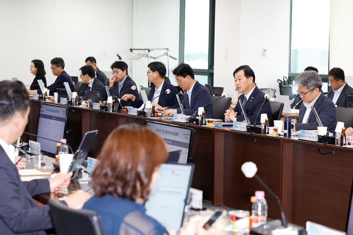 [서울=뉴시스] 지난 6월 25일 열렸던 2026년 제12차 건강보험정책심의위원회 모습.(사진=보건복지부 제공) 2026.06.25.*재판매 및 DB 금지