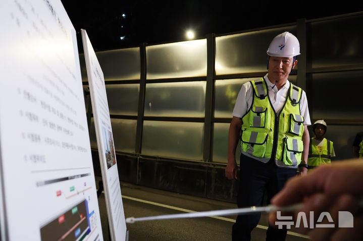 <b>오세훈</b> 시장, 성수대교 진입램프 <b>현장시험 점검</b>