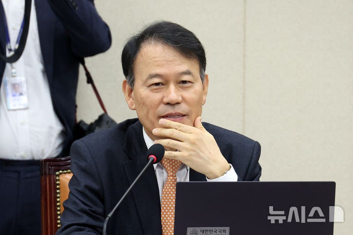 <b>종합특검</b>, '관저이전 특혜' 윤한홍 국힘 의원 <b>9시간 조사</b>(<b>종합</b>2보)
