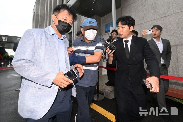 '<b>장윤기 사건</b>' 증거인멸 방조·수사기밀 누설…강력팀장 등 2명 <b>기소</b>