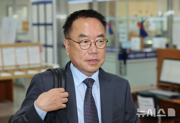 <b>서범수</b>, '<b>돌려차기</b> 피해자' 참석 간담회서 "<b>돌려차기</b> 한판 하지"…<b>실언</b>...