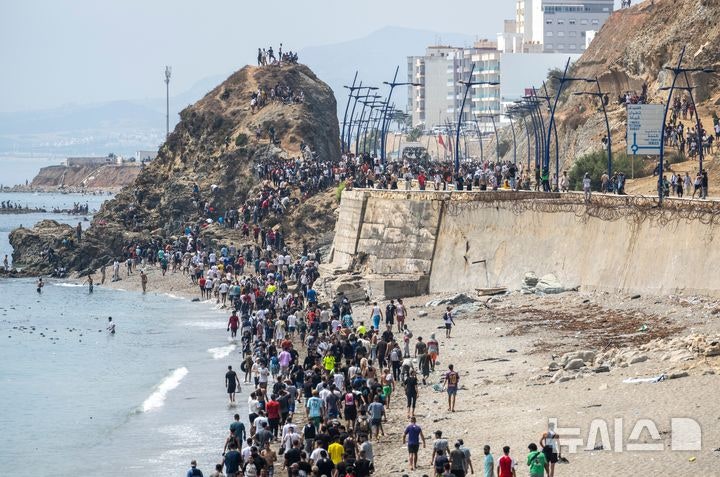 세우타 수반 "대규모 월경, 이주 문제 아냐…<b>모로코</b>가 부추기거나 묵인...