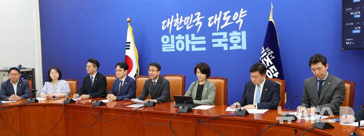 與 "13일 본회의 열어 민생법안 처리…필리버스터 걸면 국회 정상화 방...